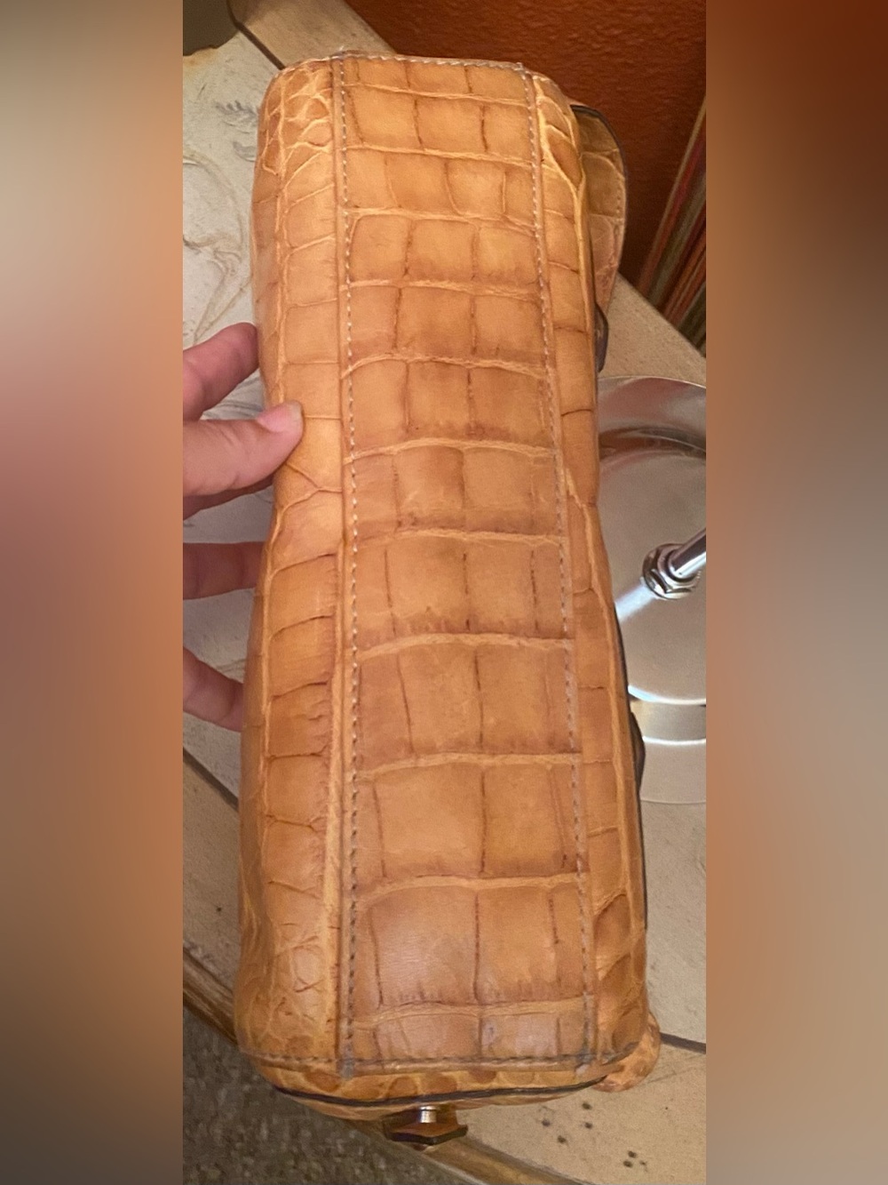 Dooney & Bourke - VINTAGE - EUC - Crocodile-Embossed Leather Shoulder Bag - Picture 11 of 13